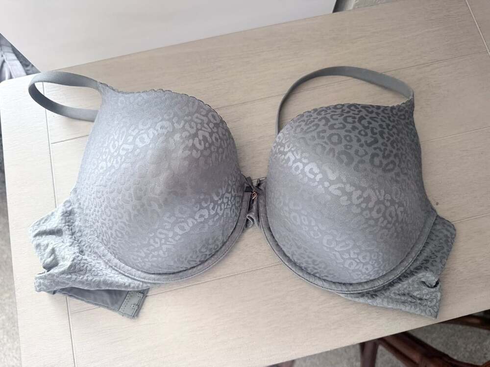 Victoria's Secret Perfect Shape Bra Size 36DD Gray Animal Print